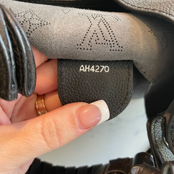 Louis Vuitton Carmel Hobo Bag - Picture 5 of 12